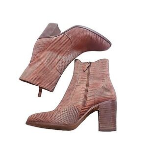 Hinge Daphne Bootie size‎ 9.5 textured leather cognac block heel zipper side